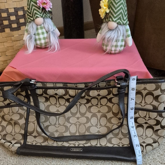 IN GOOD USED CONDITION.. Coach Tan Signature Canvas Tote with Brown Leather Trim - Picture 12 of 14